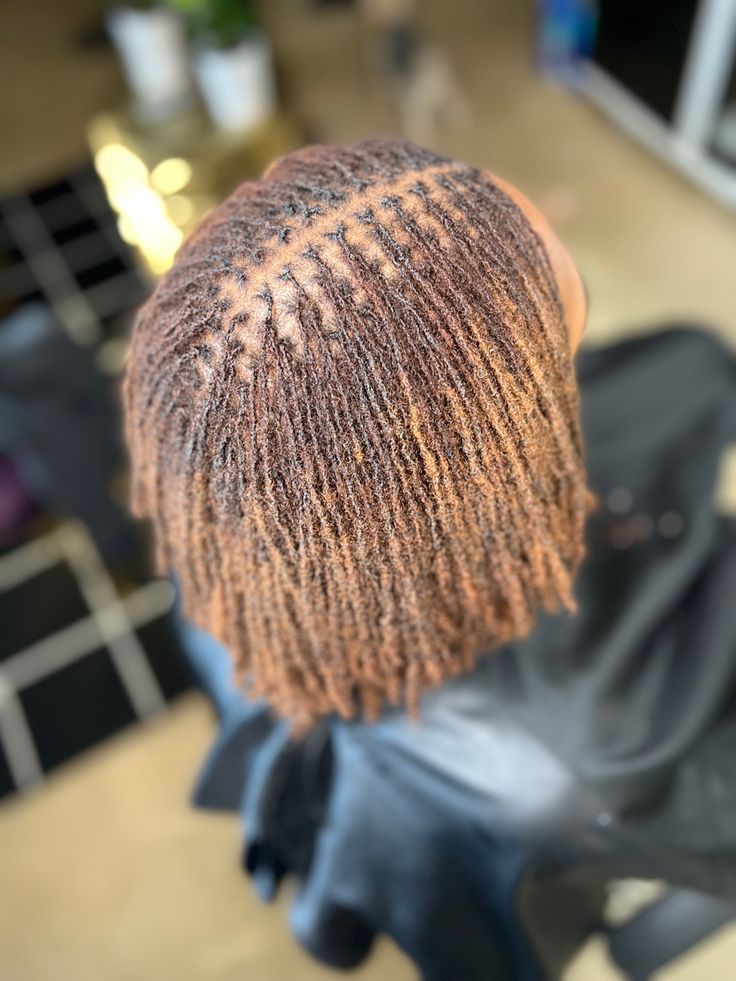 Coloured centre part of starter sisterlocks