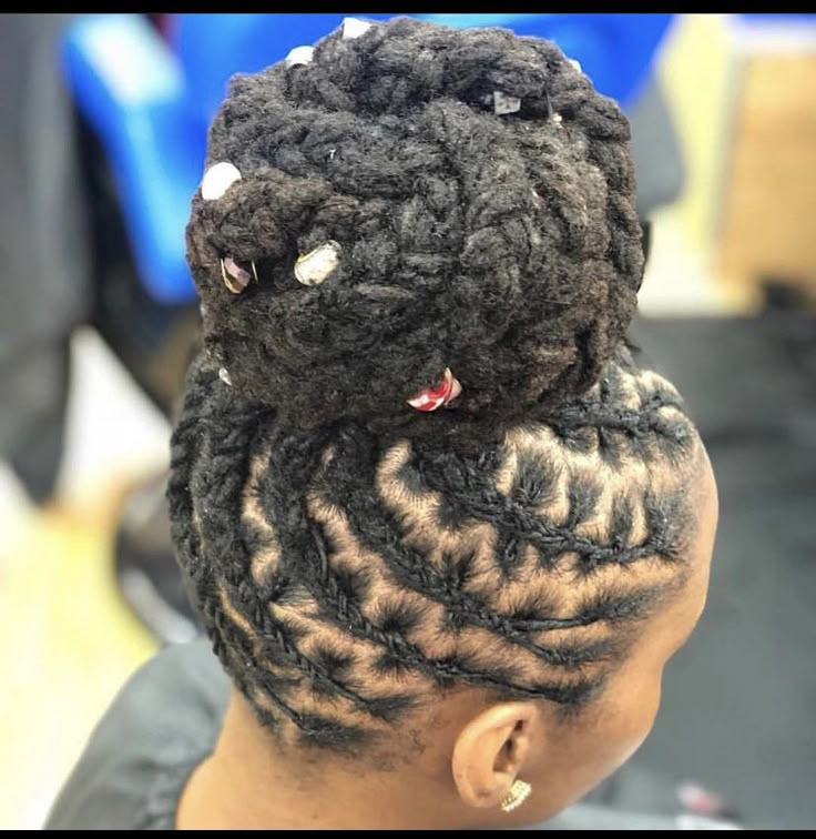 TOP KNOT BUN LOCKED HAIRSTYLE