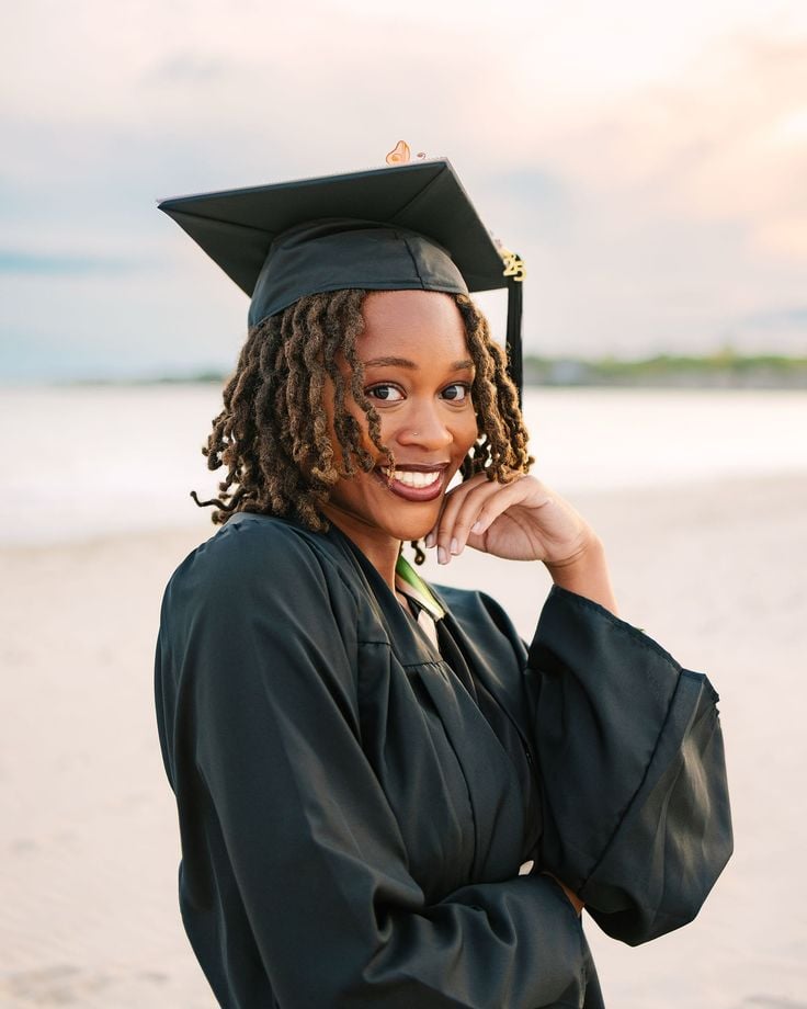 HAPPY GRADUANT ON LOCS