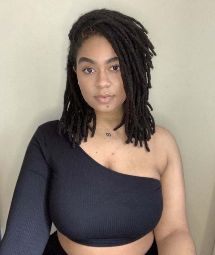 Shoulder-Length Free Locs