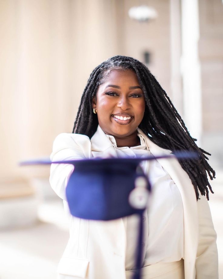 Jaw-Dropping Graduation Loc Styles That Feel Special