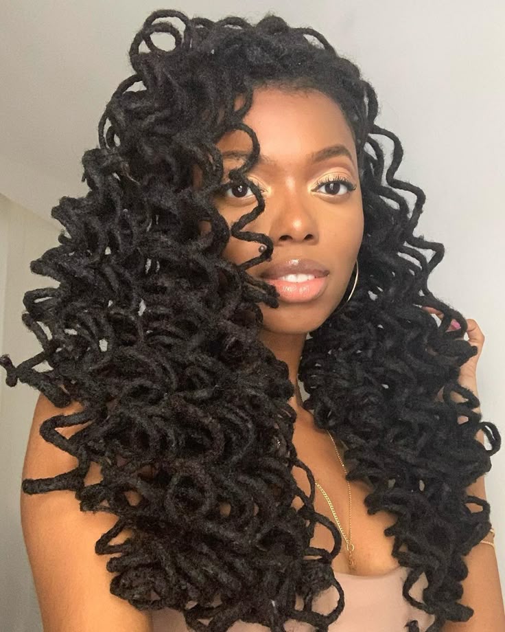 Vacation Loc Hairstyles That Look Effortlessly Beautiful