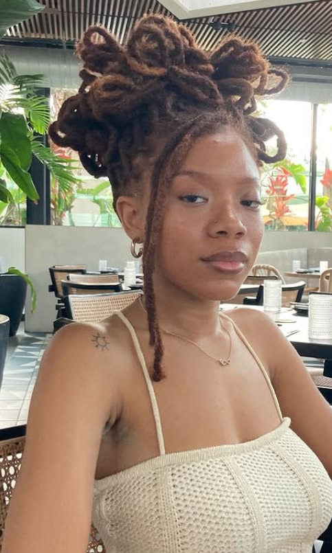  Must-Try Vacation Loc Hairstyles That Feel Elegant