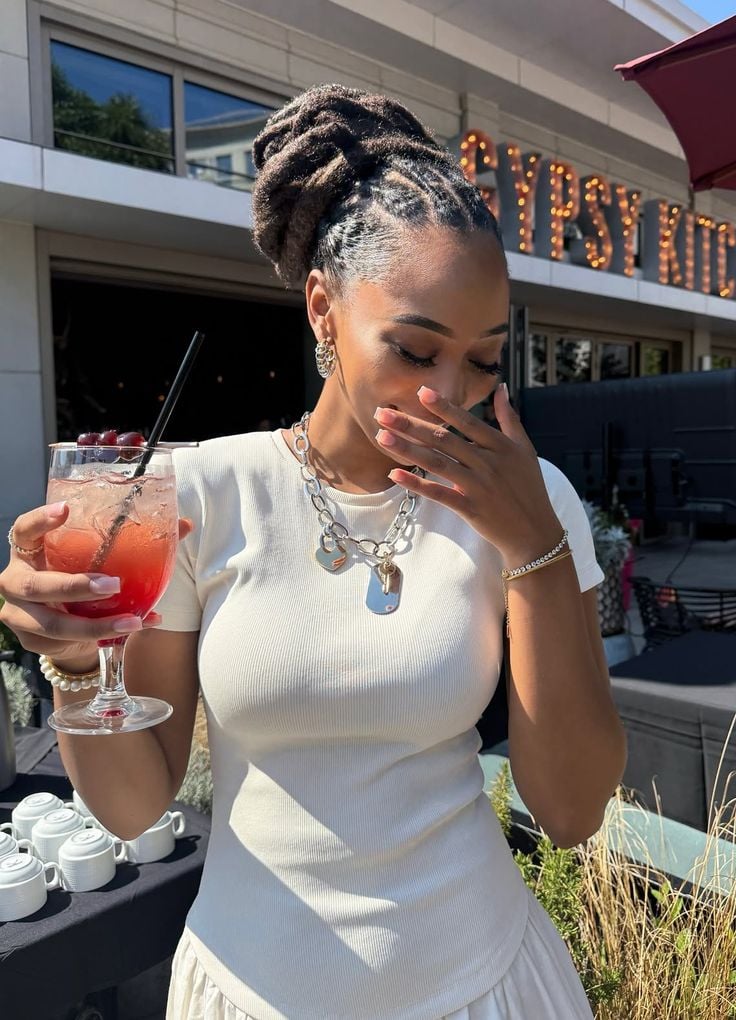 Vacation Loc Hairstyles That Feel Elegant