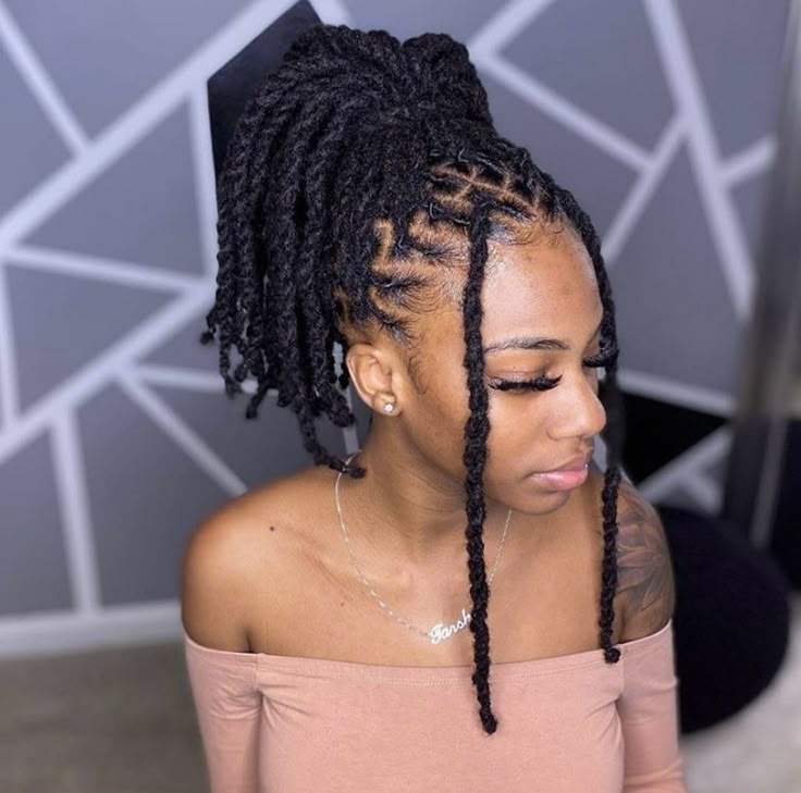  Loose Side Ponytail With a Twist