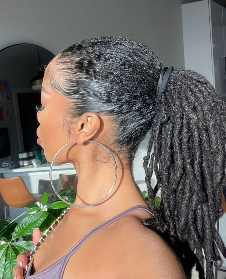 Relaxed Low Loc Ponytail