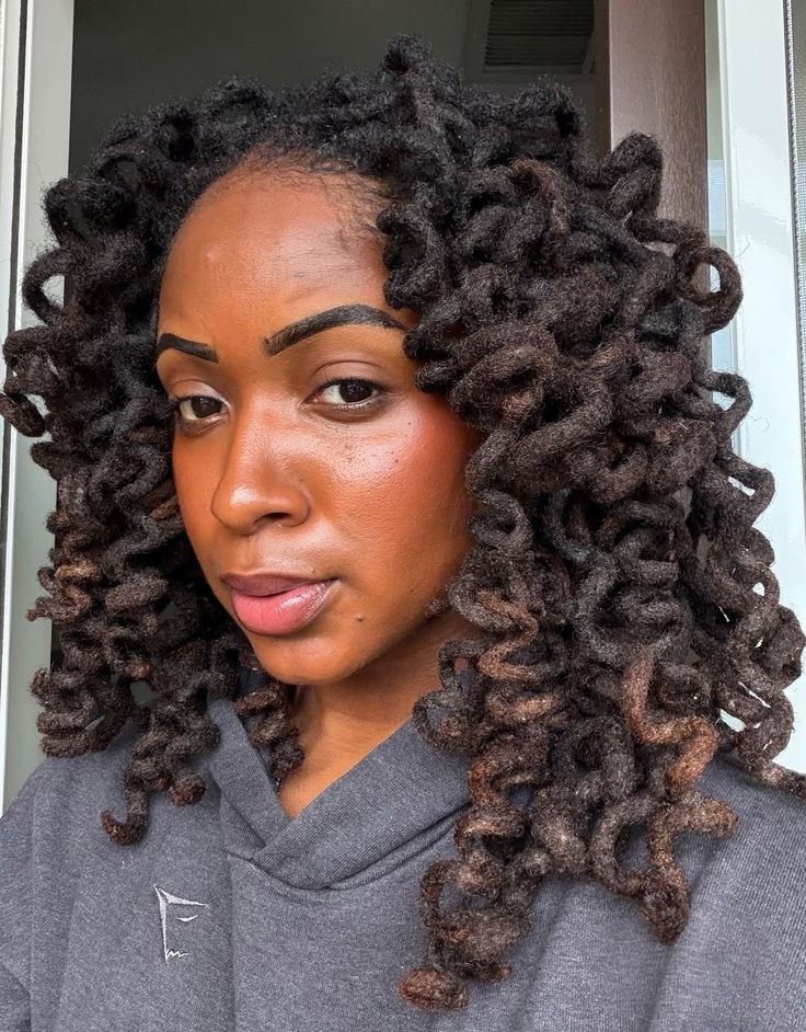 Voluminous Curled Locs